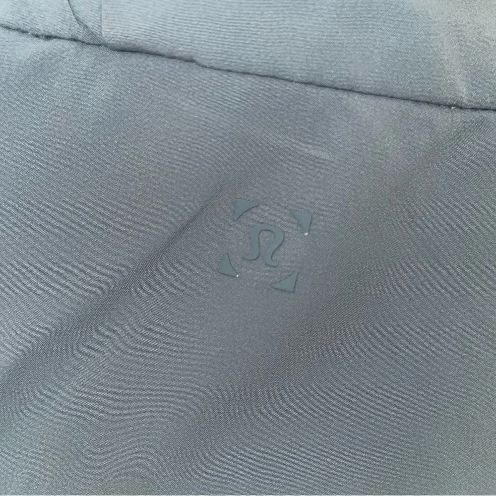 Lululemon shorts size 34 - Picture 9 of 11